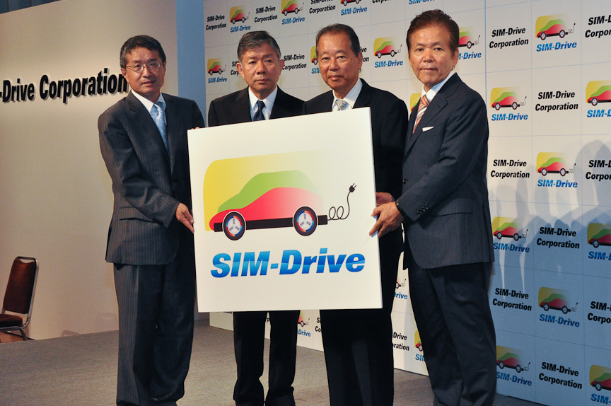 �d�C�����ԃv���b�g�t�H�[���J����Ёu�V���h���C�u�iSIM-Drive�j�v�B�V���h���C�u�����������`��Y���i�����E�j�A���В������_���i�������j�A��������H�����s���i�E�j�A������𓡌��m���i���j