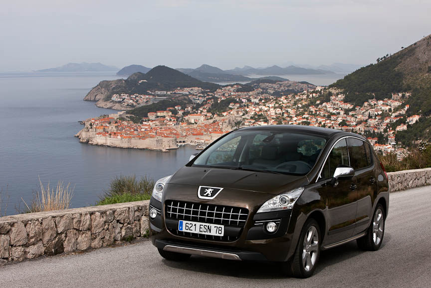 2011�N�ɂ́A3008�Ƀn�C�u���b�h�V�X�e�������ڂ����