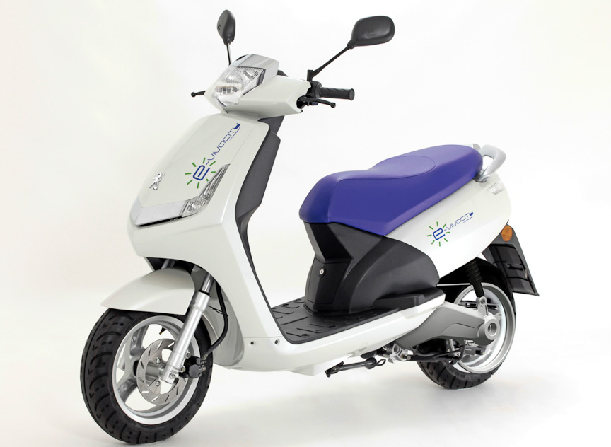 E-Vivacity�̍ō�����45km/h�B���`�E���C�I���o�b�e���[�𓋍ڂ��A�q��������80�`100km
