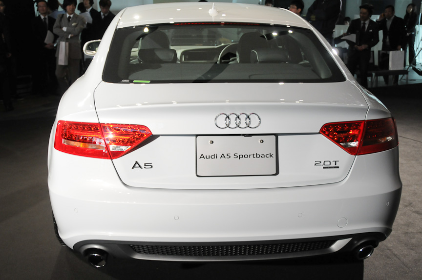 20��̌���ԁu2.0 TFSI �N���g�� �G�N�X�N���[�V�u ���~�e�b�h�v�BS-line�̃G�N�X�e���A��20�X�|�[�N�A���~�z�C�[���Ȃǂ��g�ݍ��킳���