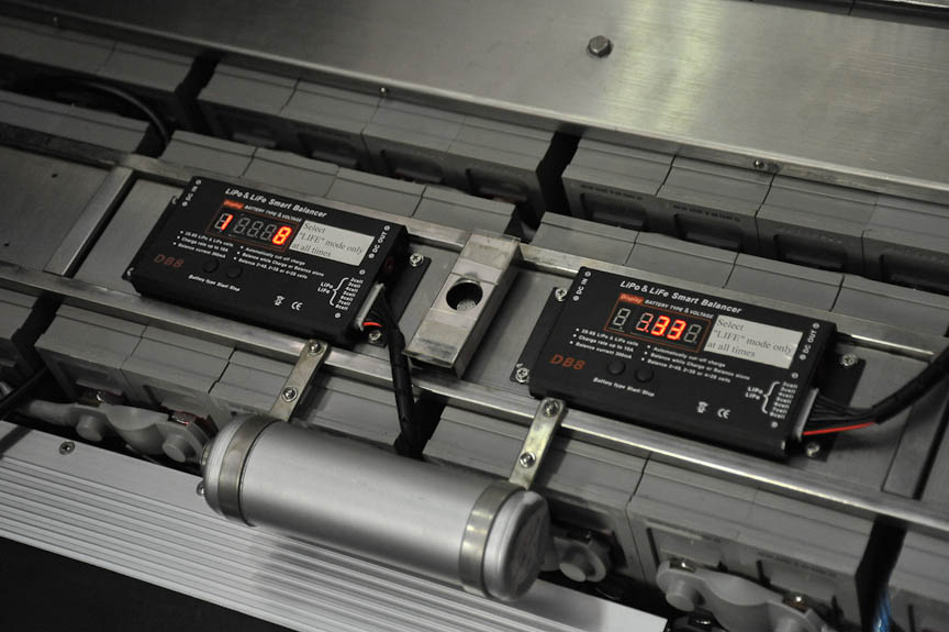 �e�Z���̂΂�����l�����ď[���d�𐧌䂷��o�����T�[