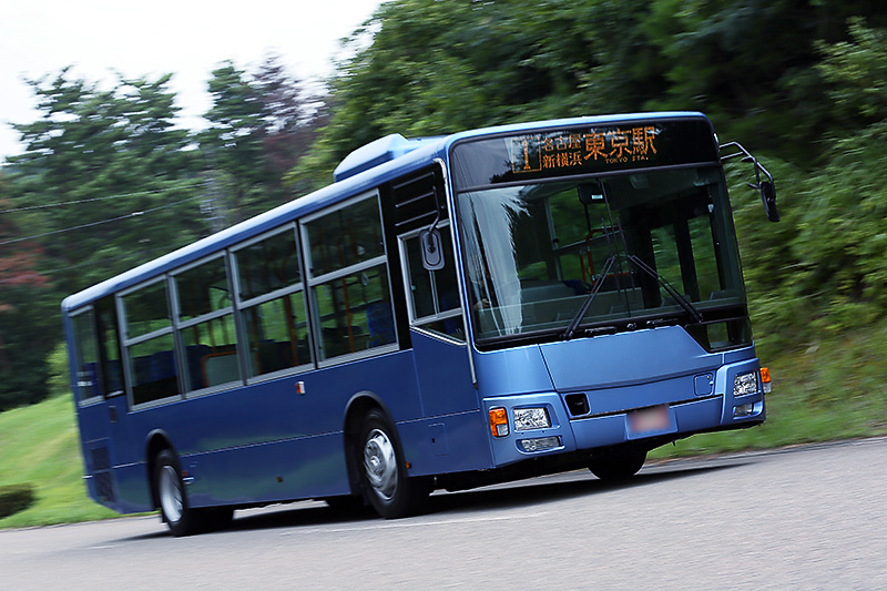 [画像]三菱ふそう、18年ぶりにフェイスリフトした新型大型路線バス「エアロスター」説明会 / 「快適性」「経済性」「安全性」を軸にHIDやECOモードなど採用。製造現場も公開(1/68