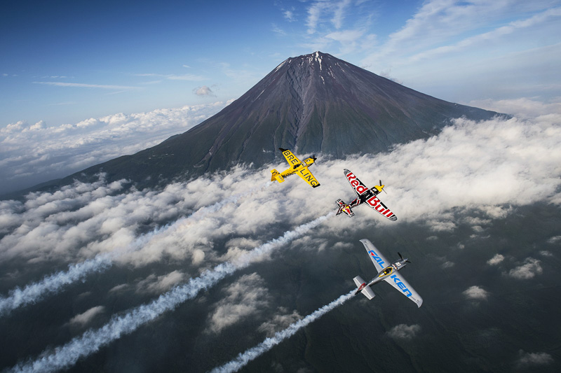 今週末開催のレッドブル・エアレース 千葉 2016、室屋義秀選手が富士山を披露する“おもてなし”飛行 - Car Watch