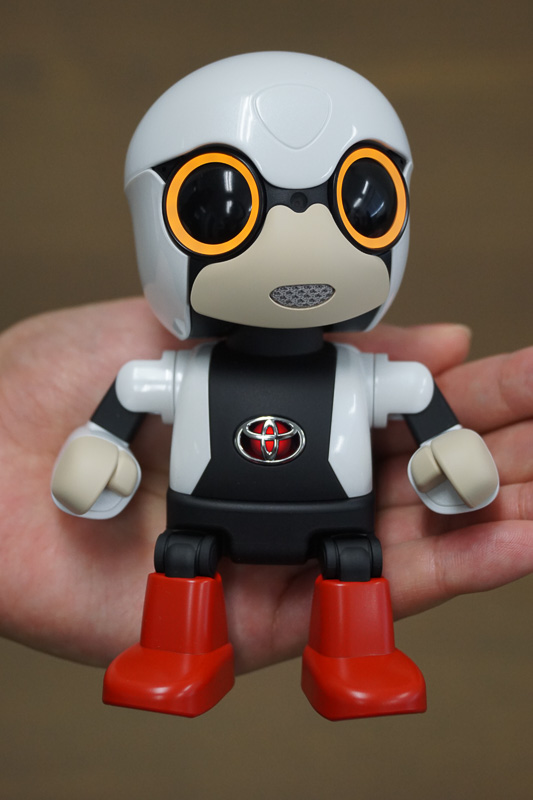 トヨタ、手のひらサイズのロボット「KIROBO mini」を3万9800円