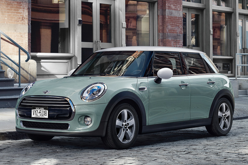 BMW、アイス・ブルーのボディカラーを採用した400台限定車「MINI ICE