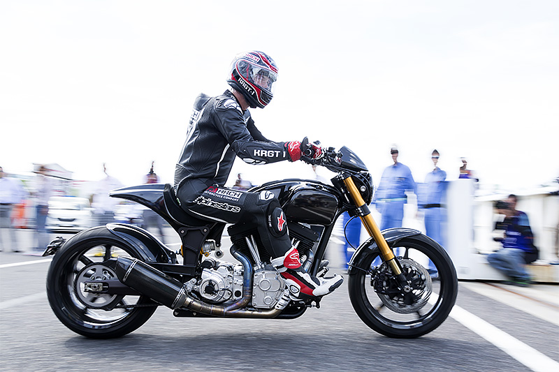 鈴鹿8耐】“キアヌ・リーブスが走った!!”、鈴鹿サーキットを1周半 - Car