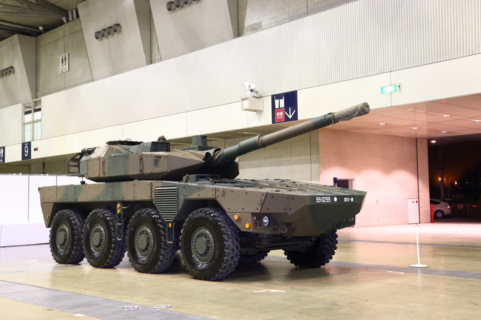 105mm砲搭載、陸上自衛隊「機動戦闘車」が幕張メッセに搬入完了