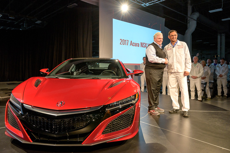 ホンダ、米国で新型「NSX」量産第1号車を納車 - Car Watch