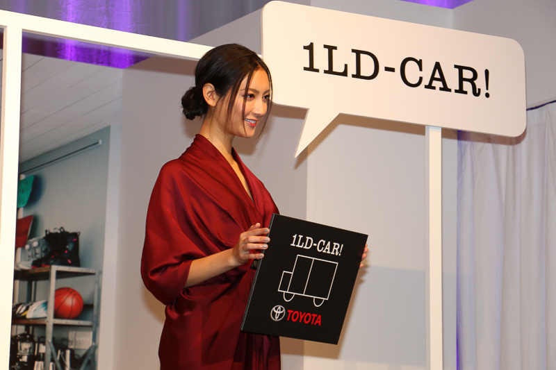 加藤あいさん 菜々緒さんが 1ld Car 新型 ルーミー タンク をpr Car Watch