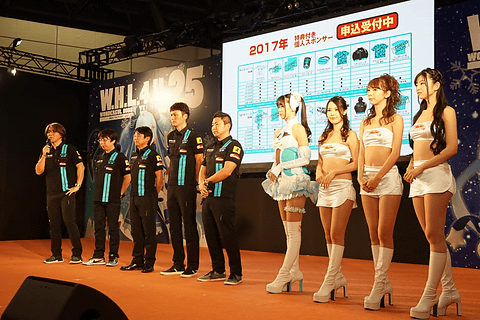 グッドスマイルレーシング 17年super Gt参戦マシン グッドスマイル 初音ミク Amg をワンフェスで披露 Car Watch