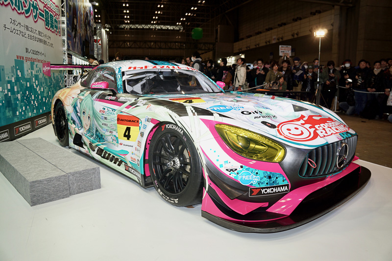 グッドスマイルレーシング 17年super Gt参戦マシン グッドスマイル 初音ミク Amg をワンフェスで披露 Car Watch