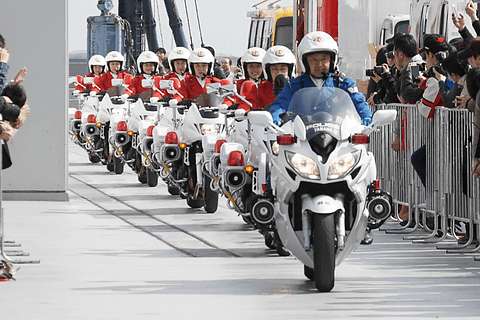 警視庁女性白バイ隊 クイーンスターズ が 東京モーターサイクルショー 17 で模範走行やドリル演技を披露 Car Watch