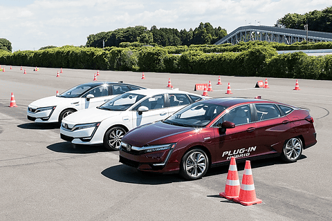 Honda Meeting 17 Fcv Phv Evを同一プラットフォームで成立させたクラリティ3兄弟を試乗比較 Car Watch