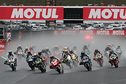 17 Motogp 日本グランプリ ヘビーウェットのレースを制したducatiのドヴィツィオーゾ選手が今シーズン5度目の優勝 Car Watch