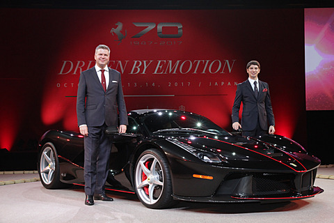 フェラーリ 約10億7700万円で落札された ラ フェラーリ Aperta を70周年記念日本イベントで公開 Car Watch