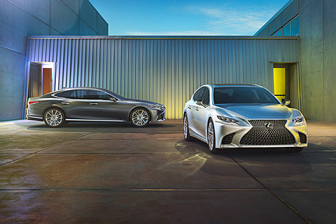 レクサス クーペシルエットで新開発v6 3 5リッターエンジン搭載の新型 Ls Car Watch