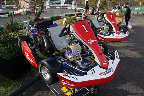 佐藤琢磨選手 鈴鹿サーキットで小学生レーサー40名にカートをレッスン Car Watch