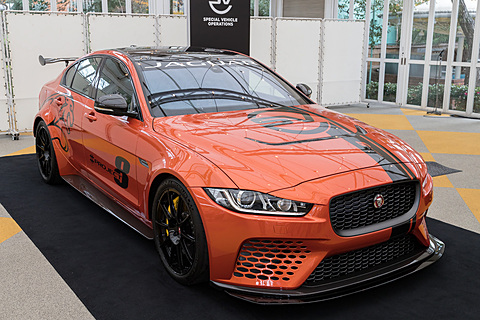 ジャガー 4ドアセダンとしてニュル北最速の Xe Sv Project 8 が日本でお目見え Car Watch