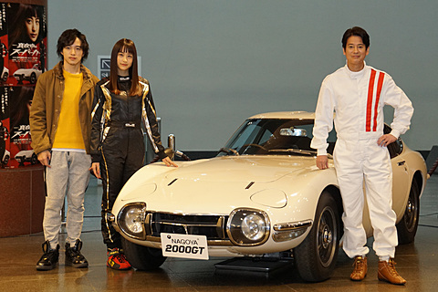 トヨタ 00gtへ憧れるカーデザイナーを演じる山本美月さん ドラマ 真夜中のスーパーカー でレーシングスーツ姿を披露 Car Watch