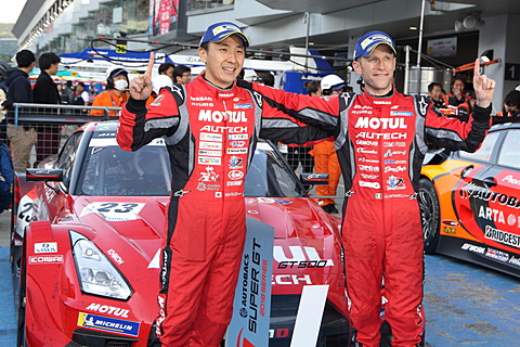 Super Gt第2戦 富士 23号車 Motul Autech Gt Rがミシュランタイヤの暖まりのよさで最後のアウトラップに大逆転して優勝 Car Watch