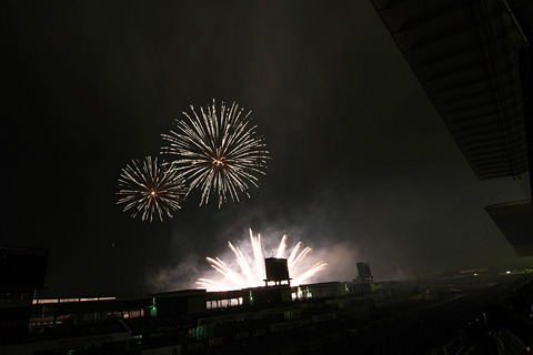 鈴鹿サーキット 3500発の花火やドラッグマシンも登場する 花火 ザ パフォーマンス 開催中 Car Watch