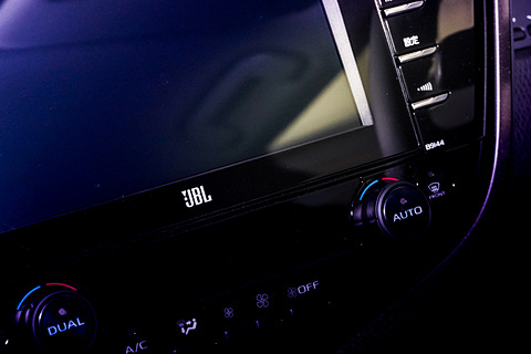 トヨタ 新型 カムリ 向けのオプションに追加された Jblプレミアムサウンドシステム を試聴してみた Car Watch