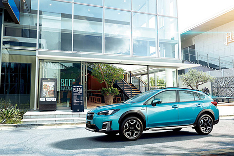 スバル Xv の改良で水平対向エンジンと電動化技術を組み合わせた E Boxer 搭載グレード Advance 追加 Car Watch