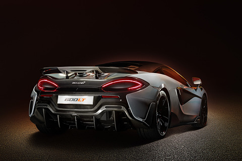 鈴鹿サウンド オブ エンジン 18 でミカ ハッキネンによりマクラーレン 600lt が日本初走行 Car Watch