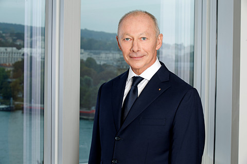 ルノー 取締役会長にミシュランのジャン ドミニク スナール氏を選出 取締役会長と最高経営責任者を分離する新体制に Car Watch