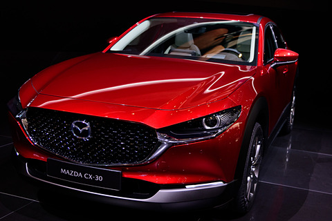 ジュネーブショー 19 マツダに聞く 新型suv Cx 30 はなぜ2桁数字車名なのか Mazda30やrx 78もありなの