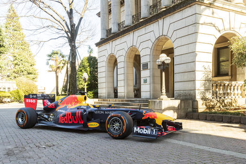 F1マシンが公道を走行する Red Bull Showrun Tokyo を陰で支えた青山学院大学 青山キャンパス Car Watch