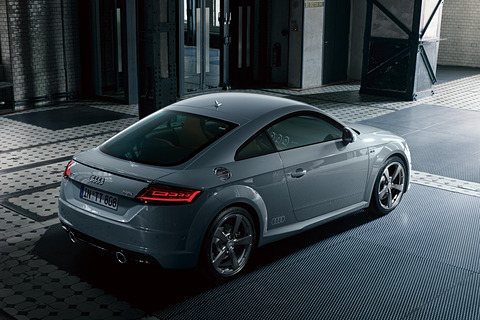 アウディ 初代 Tt の丸みを帯びたデザインを彷彿とさせる限定モデル Tt Years Car Watch