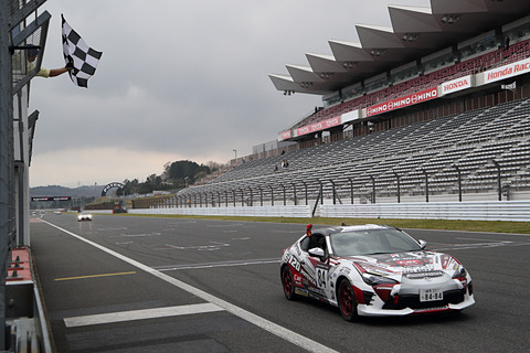 橋本洋平の Gazoo Racing 86 Brz Race 奮闘記 第50回 2ヒートともに優勝 第2戦 富士の勝負の分かれ目はスタートだった Car Watch