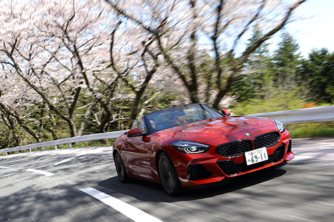 試乗インプレ Bmwの新型 Z4 にワインディング試乗 スープラ プロトタイプ との違いは 6気筒モデル M40i の滑らかな回転フィール 程よいリニアリティのさじ加減は絶妙 Car Watch