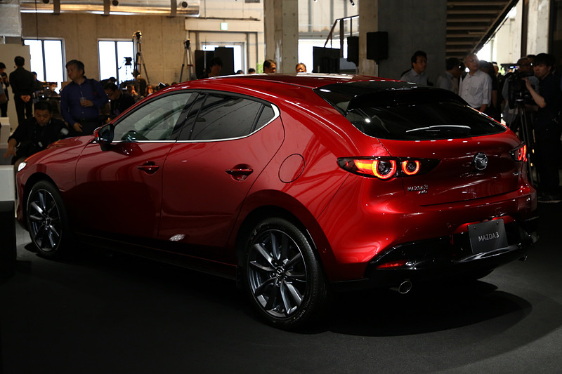 画像 誰もが羨望し 恋い焦がれるクルマを目指した 新型 Mazda3 発表会 名称をアクセラからmazda3にした理由とは 12 Car Watch