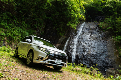 Pr 岡本幸一郎の三菱自動車 アウトランダーphev 2019年モデル その魅力を 絶景 の四国で味わう 後編 Car Watch