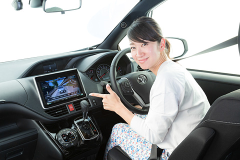 Pr 藤島知子のドライブレコーダーもリアモニターもhd画質で連携する 彩速ナビ レビュー Car Watch