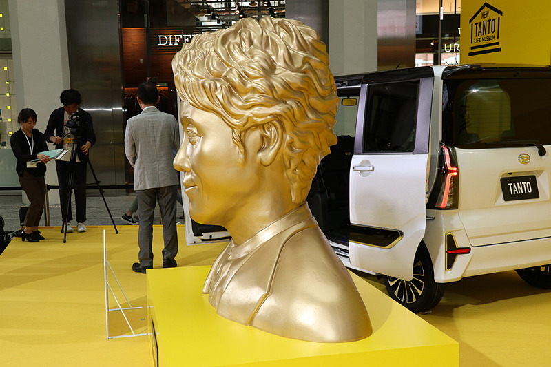 “巨”大泉洋 像