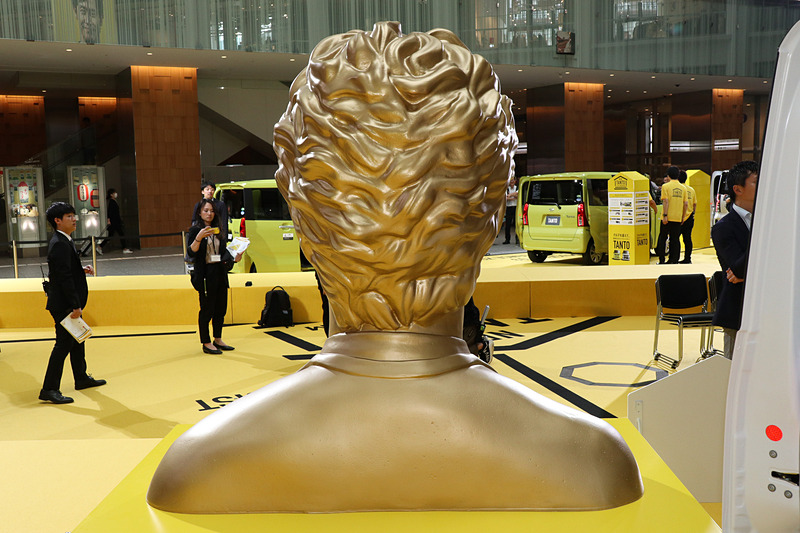 “巨”大泉洋 像