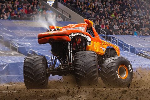 モンスタートラックが関東上陸 11月2日 3日にメットライフドームで Monster Jam 19 In Japan 開催 Car Watch