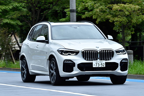 試乗インプレ 他車を寄せ付けないスポーティ性と質感の向上 魅力的に進化したbmw X5 Xdrive35d M Sport まさに Bmwの6気筒エンジン のイメージをディーゼルでも表現 Car Watch