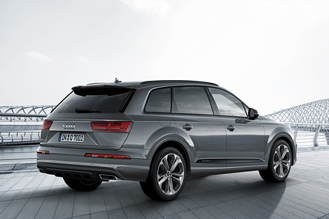 アウディ 3列シートsuv Q7 に990万円の限定車 Urban Black Car Watch