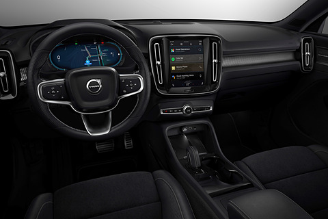ボルボ、ブランド初の新型EV「XC40 リチャージ」公開。2025年世界販売台数の50％をEVに Car Watch