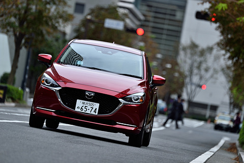 試乗インプレ 名前だけじゃない 走りも大きく進化したマツダ Mazda2 まるも亜希子が デミオ と Mazda2 を乗り比べ Car Watch