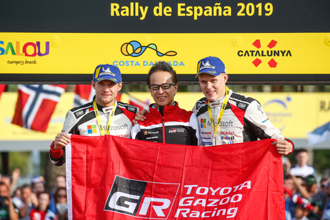 トヨタ タナック ヤルヴェオヤ組が2019年 Wrcタイトル獲得 トヨタドライバーの世界王者獲得は1994年以来で通算5回目 Car Watch