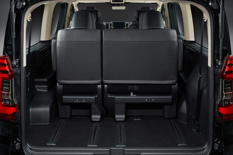 トヨタ 4列シート8人乗りも設定する新型フルサイズワゴン グランエース 6万円から Car Watch