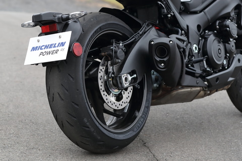 タイヤレビュー 路面との対話を楽しめる ミシュランの2輪車用スポーツタイヤ Power 5 前後バランスの改善 ウェット路面での性能向上も体感 Car Watch
