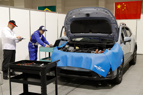 スバル、15か国の代表が整備技術を競った「SUBARU世界技術コンクール 