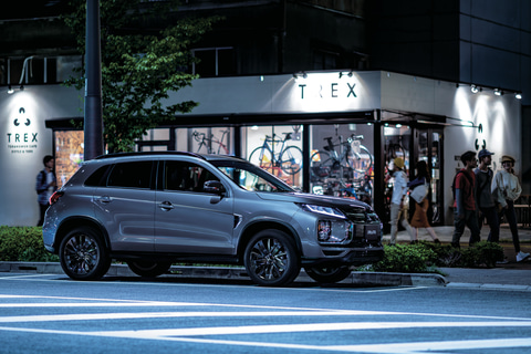 三菱自動車 Rvr 特別仕様車 Black Edition ブラックの18インチアルミホイールなど装着 Car Watch 三菱自動車 Rvr 特別仕様車 Black Edition ブラックの18インチアルミホイールなど装着 Car Watch