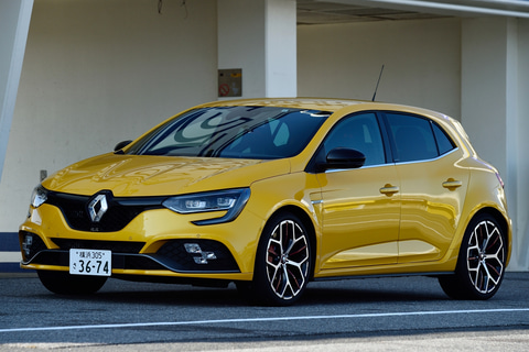 試乗インプレ Ff最強の座を競うルノー メガーヌ ルノー スポール トロフィー 筑波サーキット試乗 サーキット走行により適したシャシーの仕上がりを実感 Car Watch